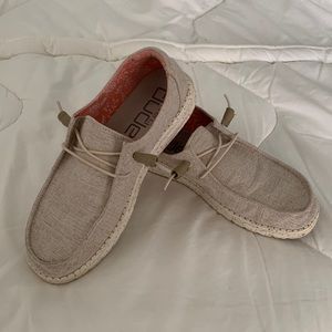 Hey dudes!! Women’s “white nut” Wendy chambray